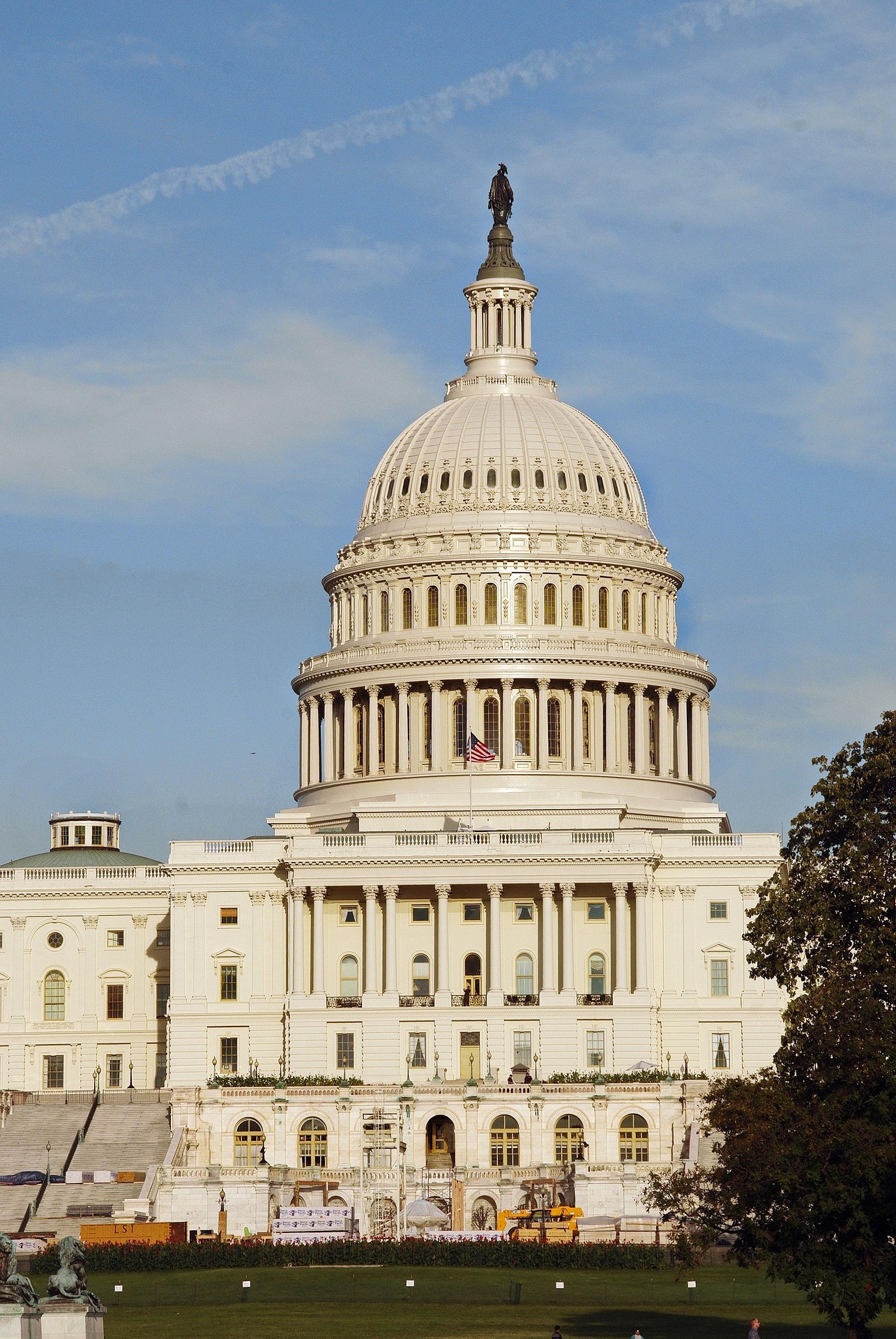 The United States Federal Parliament building in Washington, showcasing neoclassical architecture.