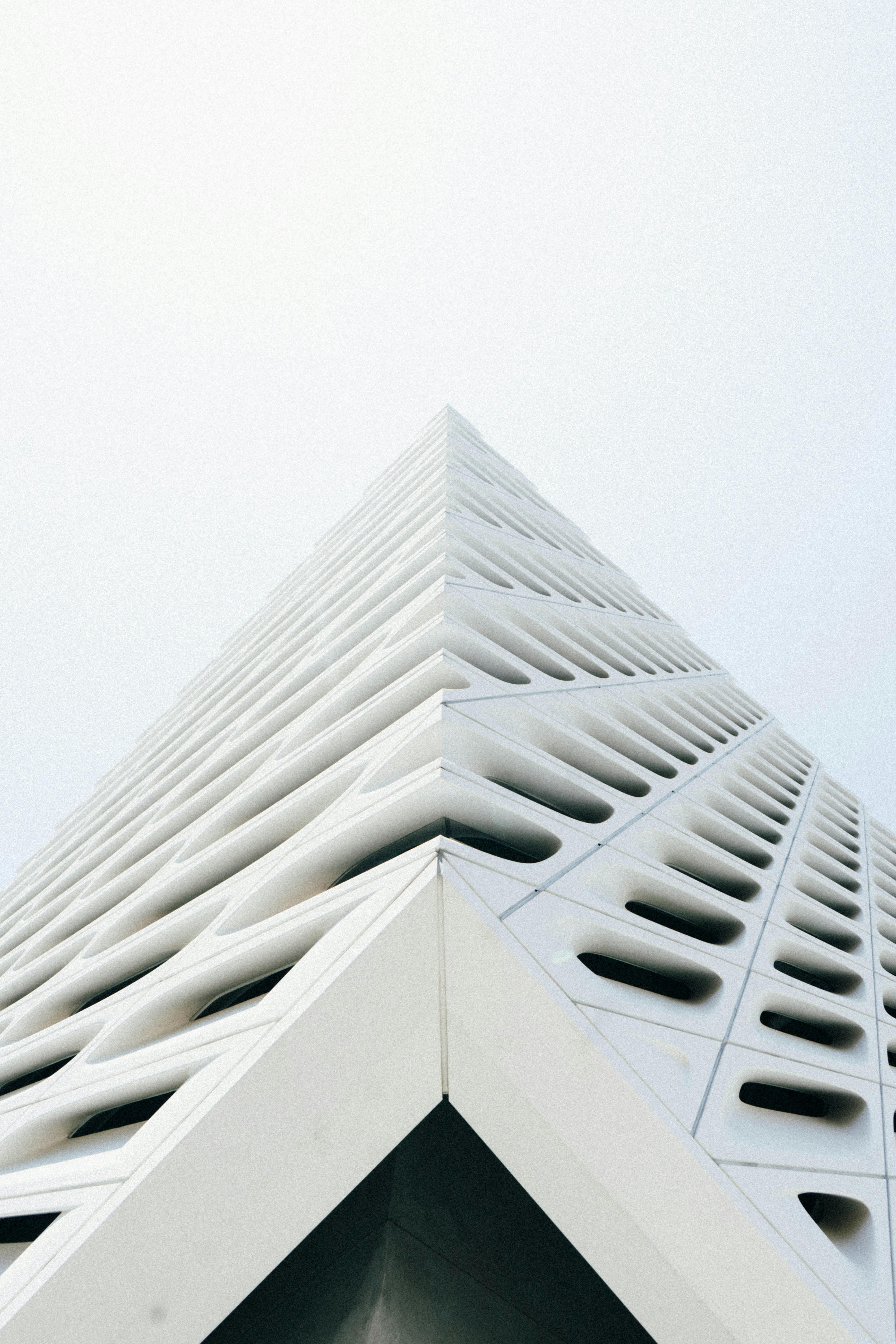 Low angle view of a white modern building in Los Angeles, showcasing sleek lines and minimalist design that evoke a sense of clarity and openness.
