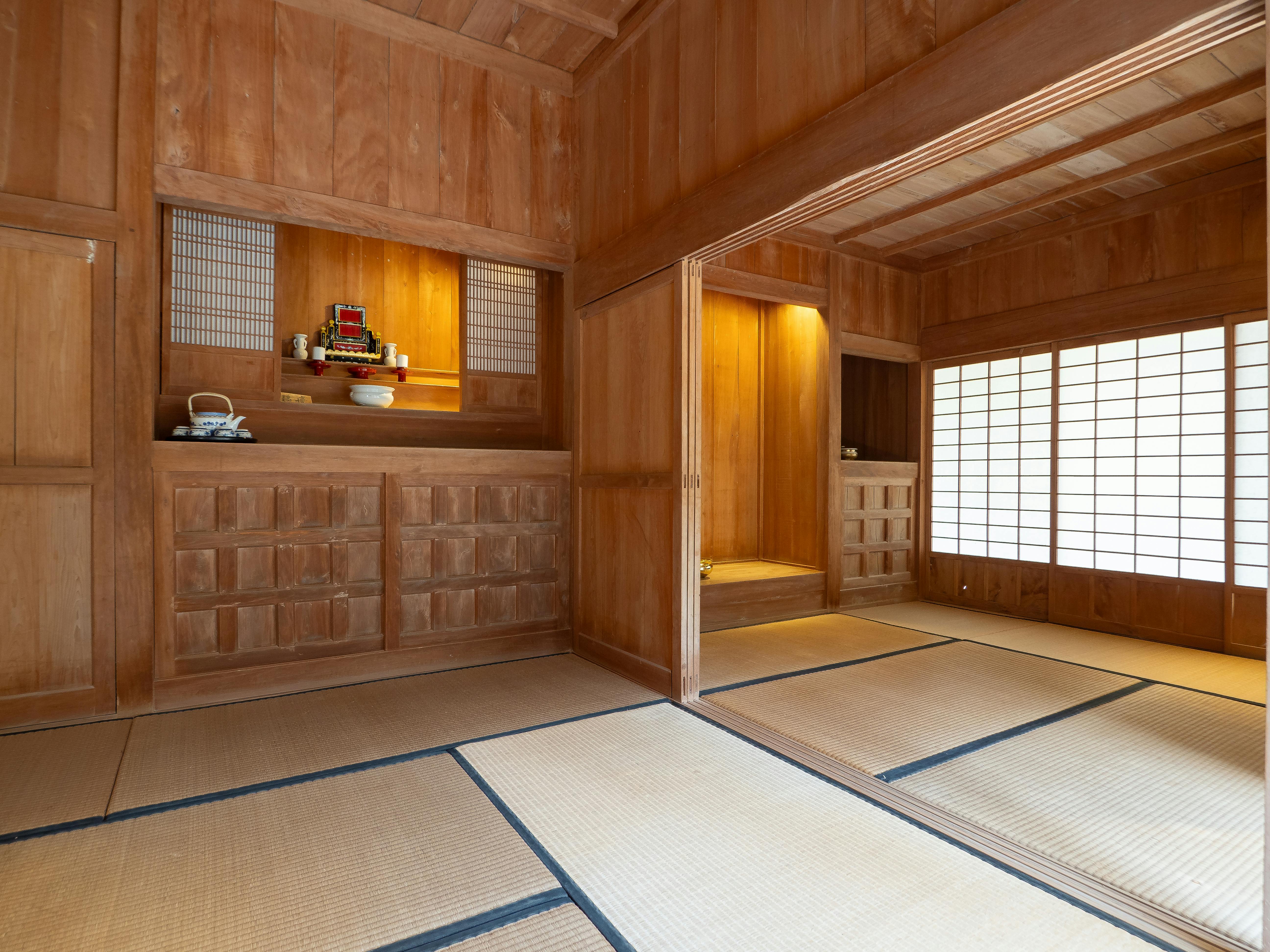 Interior design of a room in Motobu, Okinawa, Japan, showcasing the 3:4:5 rule of proportion.