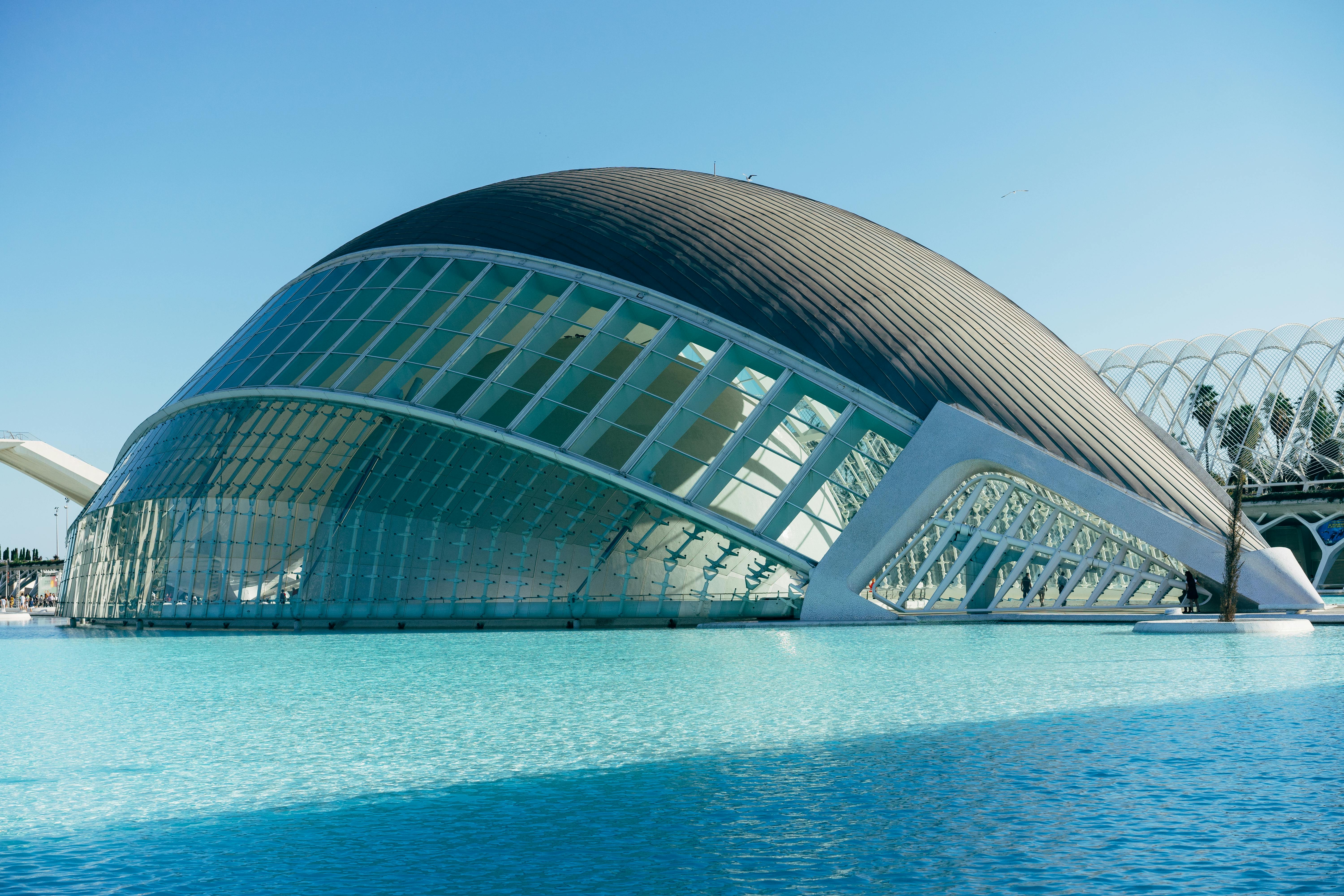 Gray and black dome building in Valencia with triangular shapes that feel dynamic and directional.