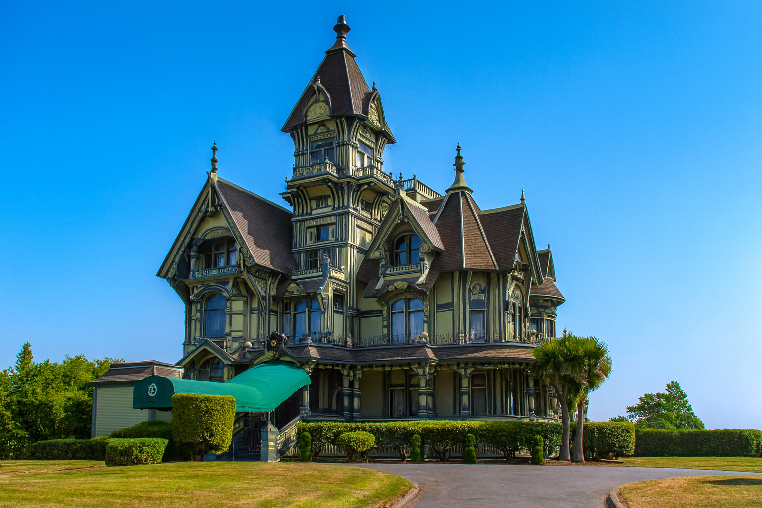 Carson Mansion in Eureka, California showcasing intricate Queen Anne architecture.