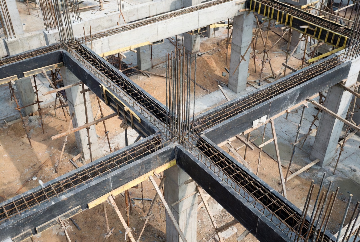 Reinforced concrete tie beam formwork and rebar grid at beam intersection.