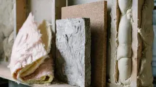 How to choose the best sustainable insulation: close-up of fiberglass, mineral wool, cork and spray foam in workshop